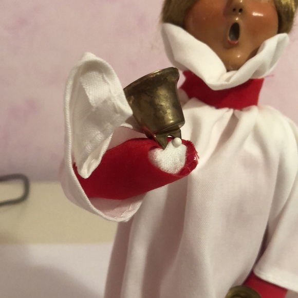 Byers’ Choice caroler - Picture 9 of 11